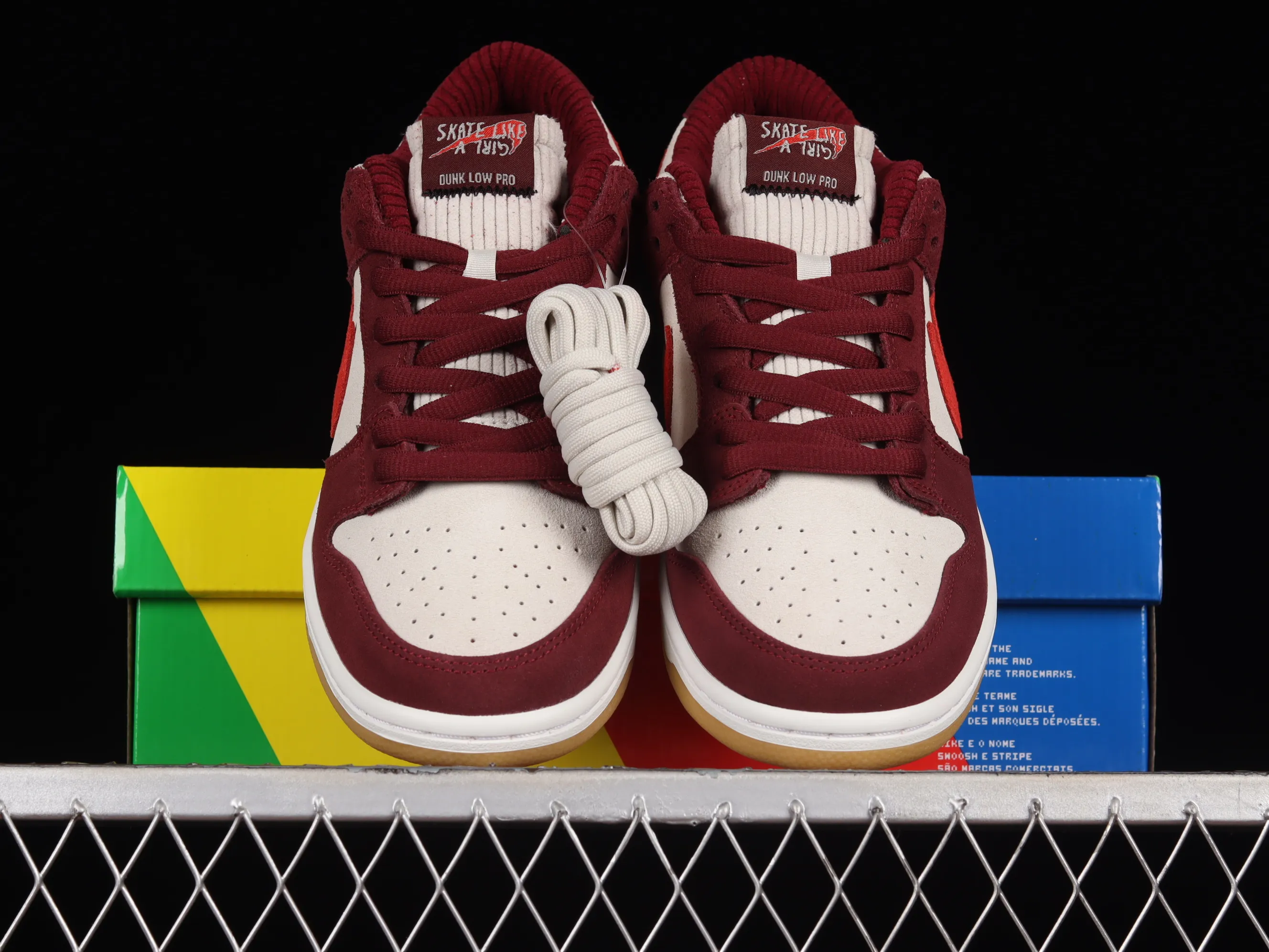 All categories Nk SB Dunk Series Nk SB Dunk Low Low-top sneakers M version Skate Like a Girl x Nk SB Dunk Low joint model Strawberry Bear SB low-top casual sports skateboard shoes DX4589-600